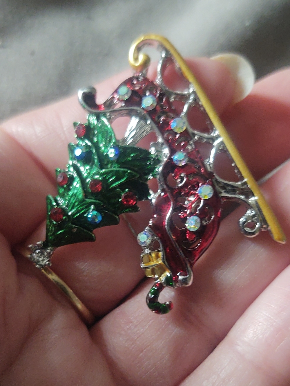 Festive Red Sleigh Brooch - Picture 5 of 5